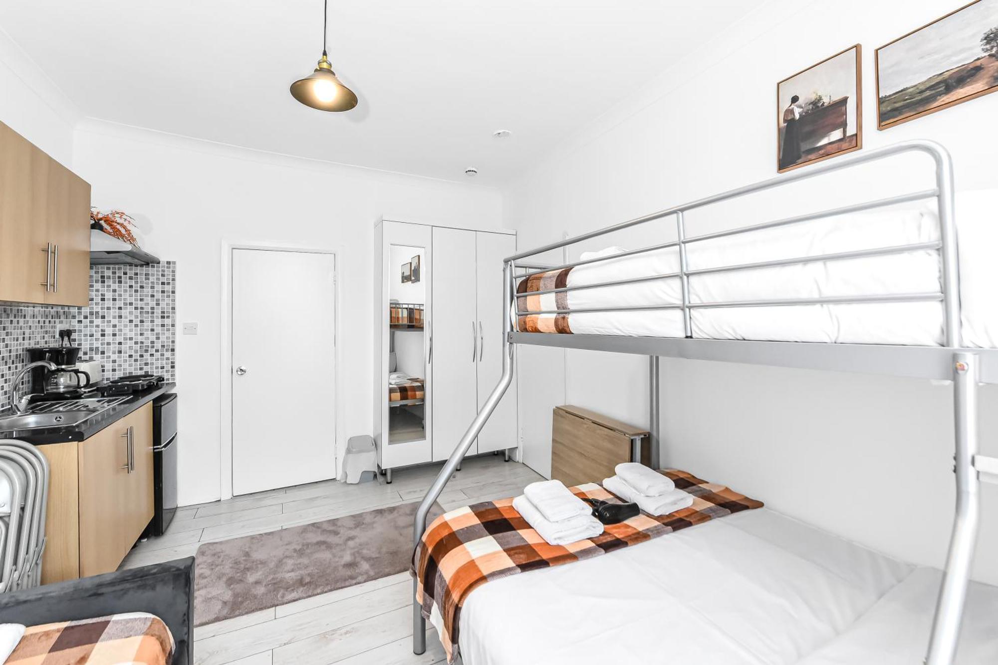 Lovely In Mornington Crescent Station Apartment London